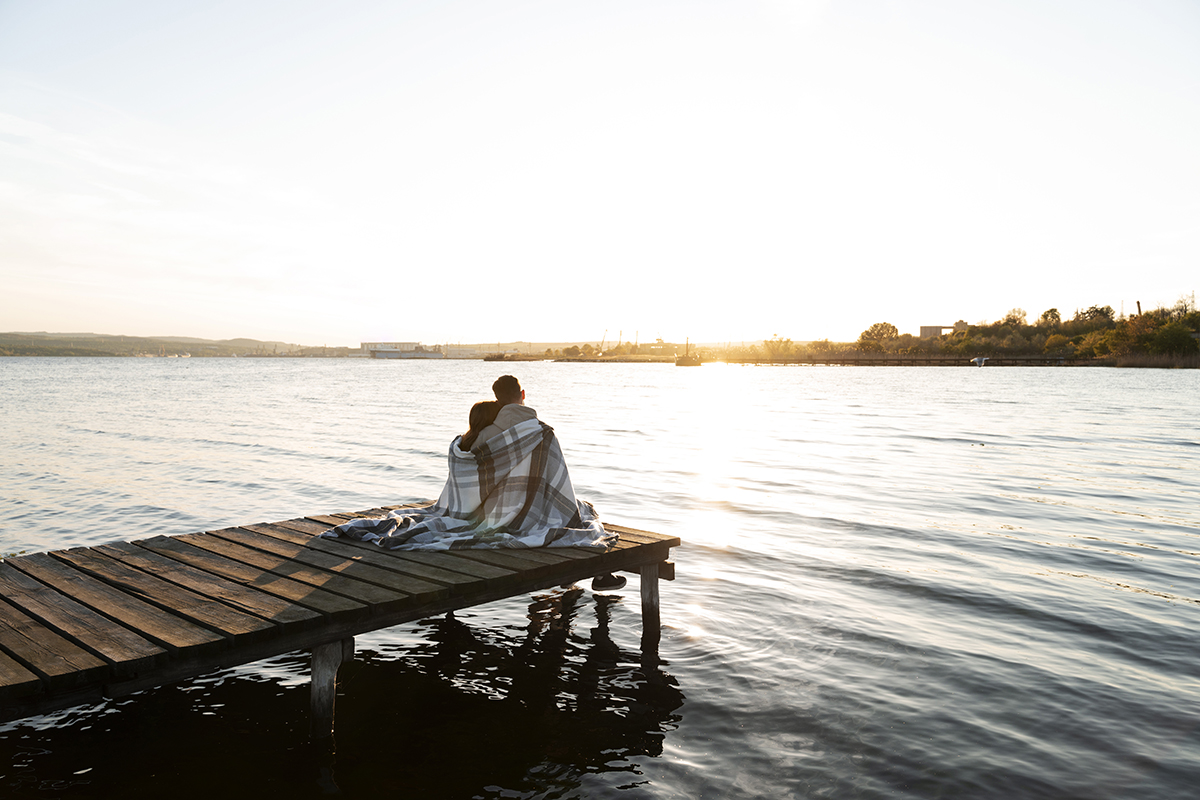 romantycznie nad jeziorem